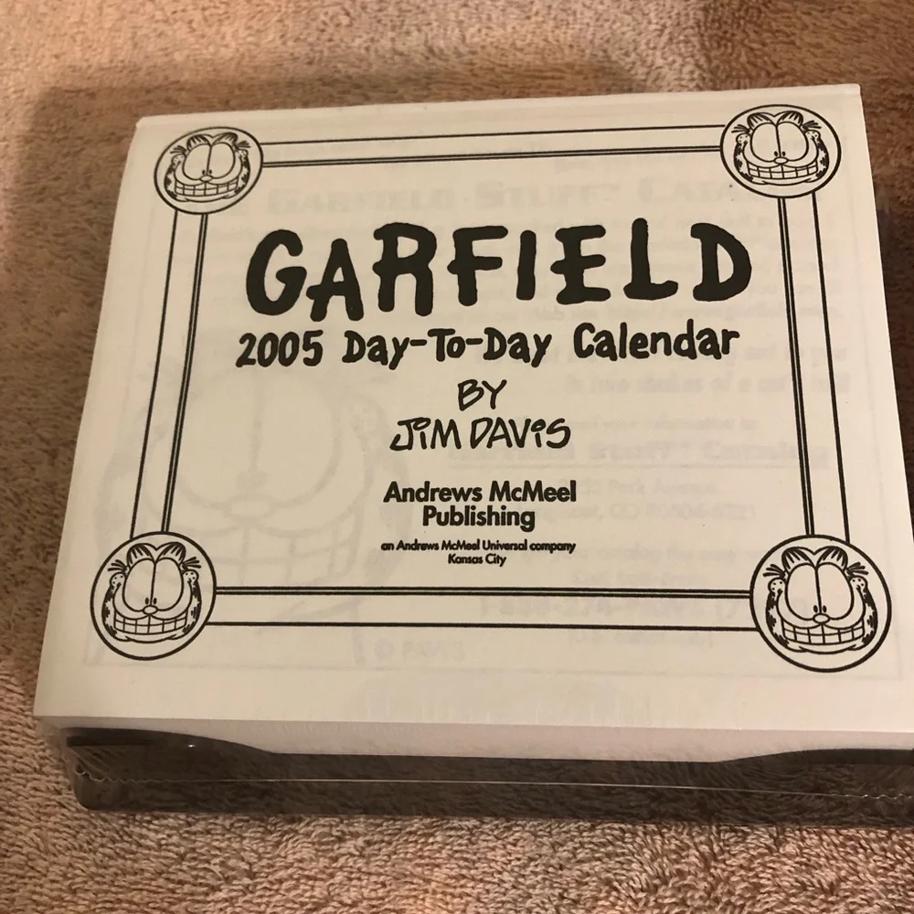2005 Garfield Day by Day Desk Calendar Unopened